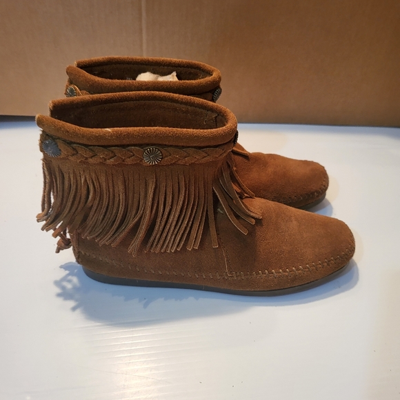 Vintage Minnetonka Ladies size 6.5 Fringe Suede Moccasins Concho Boots - Picture 6 of 8